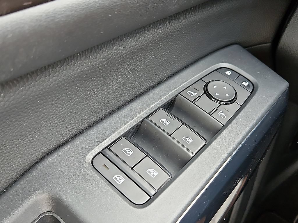 Used 2026 Nissan Pathfinder SV FWD image 24