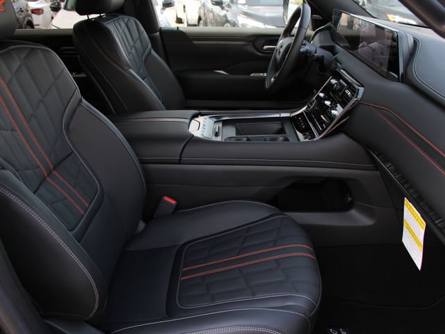 Certified 2025 Nissan Armada PRO-4X AWD/4WD image 4