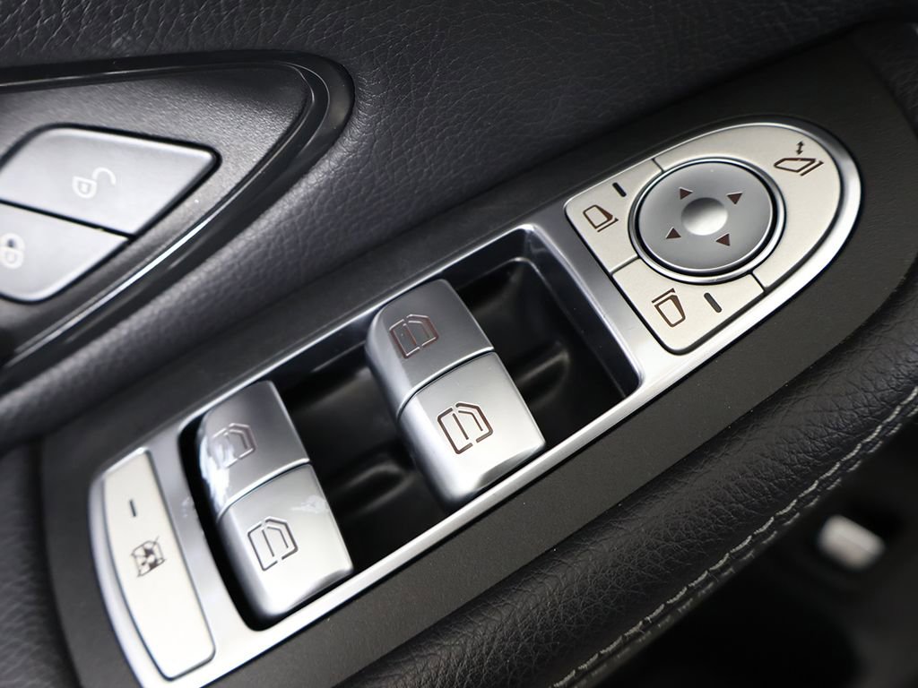 Used 2022 Mercedes-Benz GLC 300 4MATIC w/ AMG Line image 37