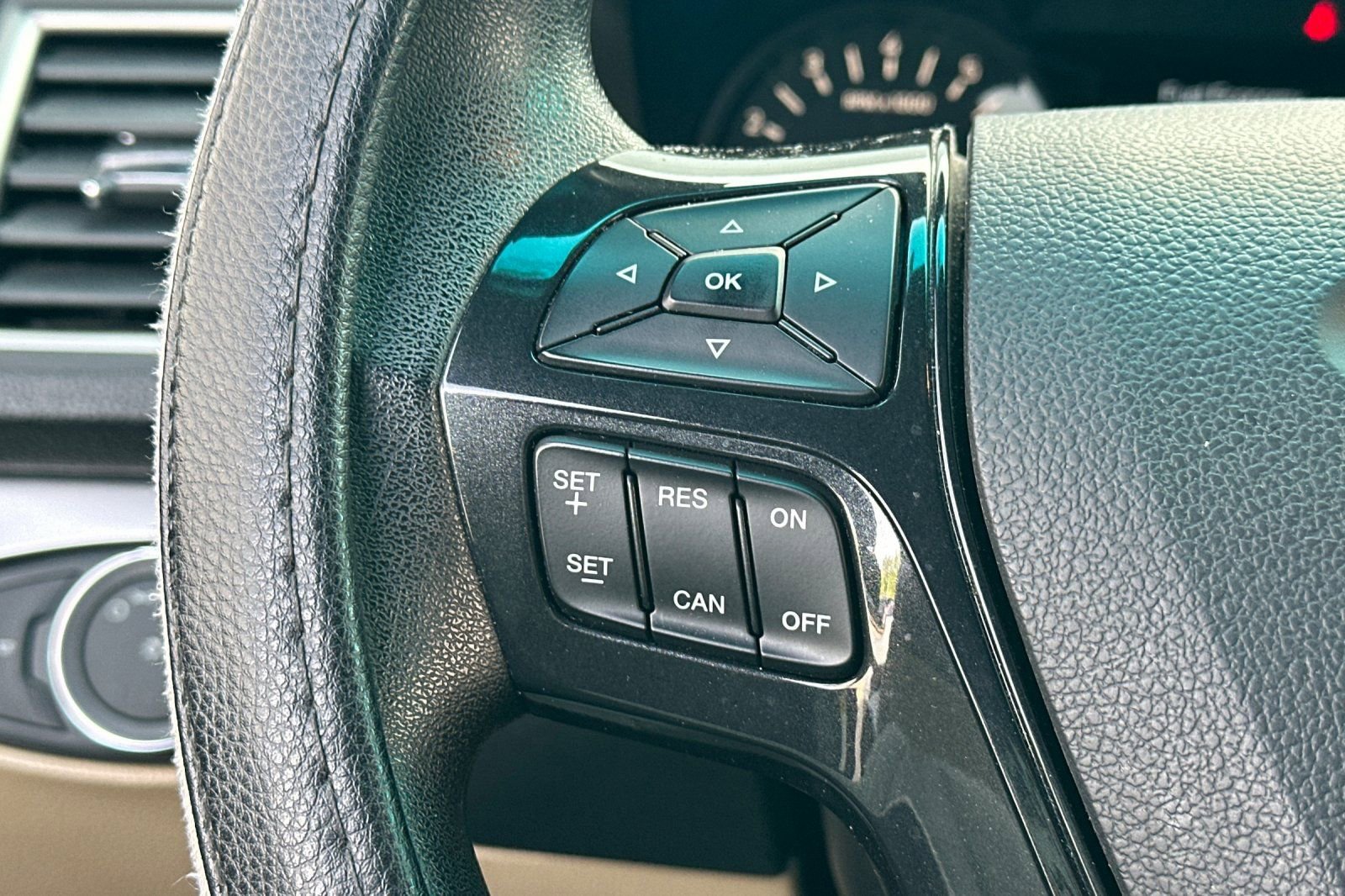 Used 2017 Ford Explorer FWD image 35