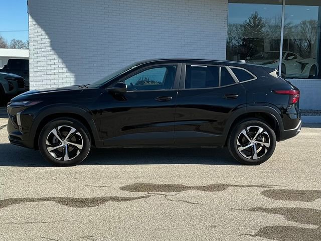 Used 2024 Chevrolet Trax RS w/ Driver Confidence Package image 2