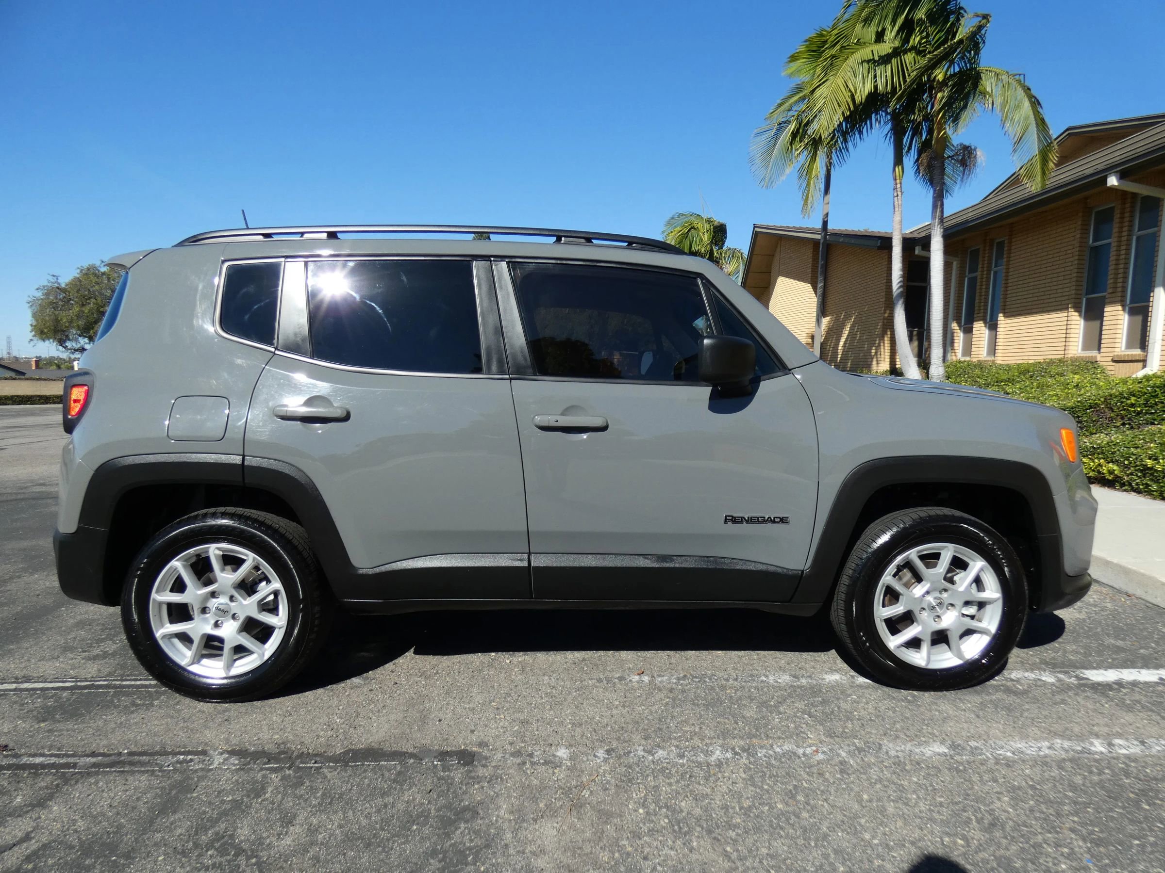 Used 2022 Jeep Renegade Latitude image 6