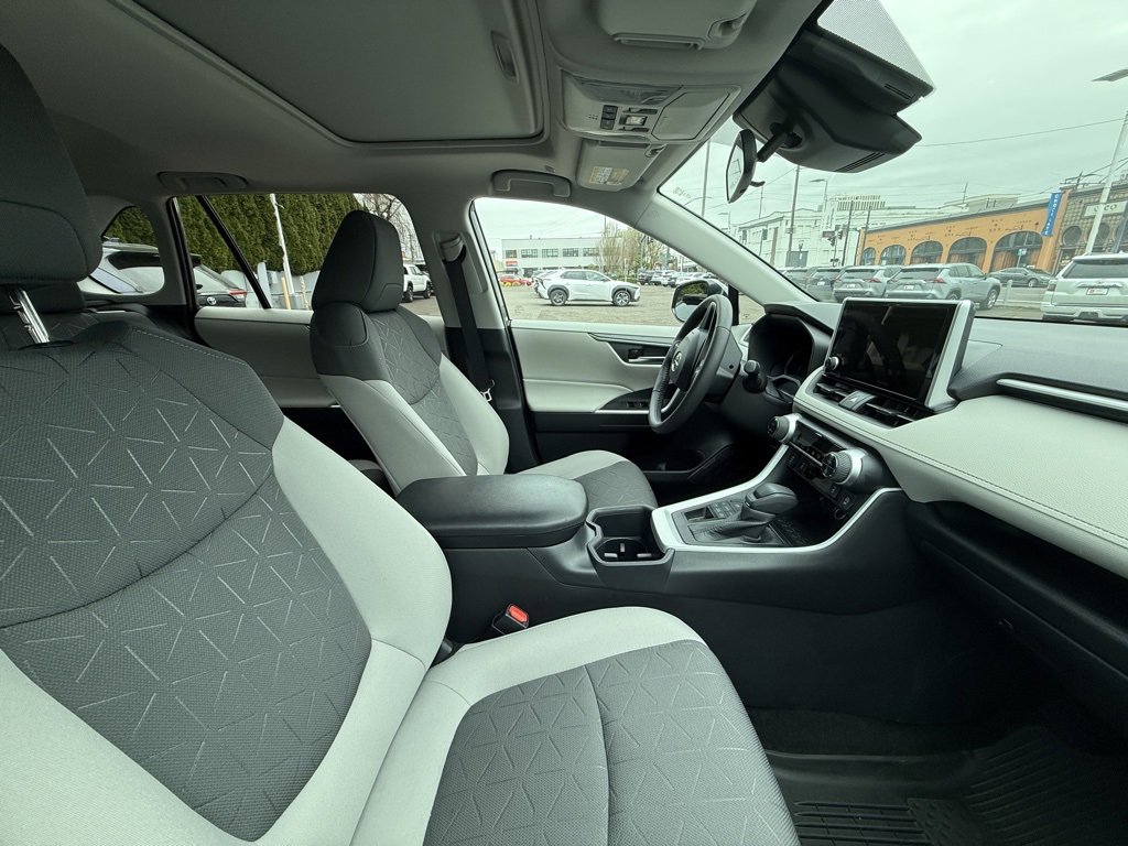 Used 2025 Toyota RAV4 XLE w/ Convenience Package image 16