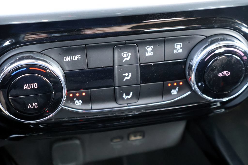 Used 2025 Chevrolet Trax LT w/ LT Convenience Package FWD image 8