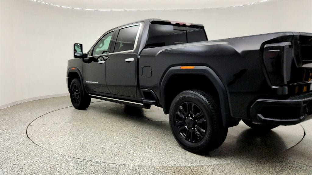 Used 2022 GMC Sierra 2500 Denali w/ Denali Black Diamond Edition AWD/4WD image 7