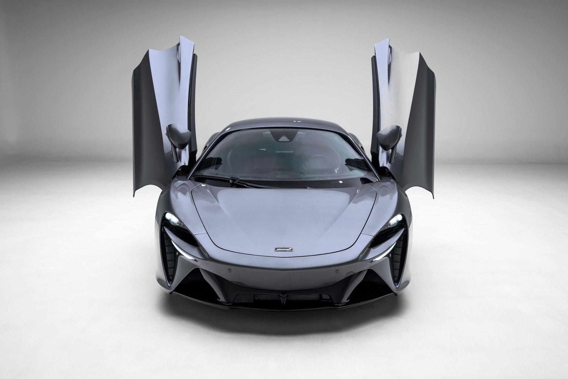 Used 2023 McLaren Artura image 3