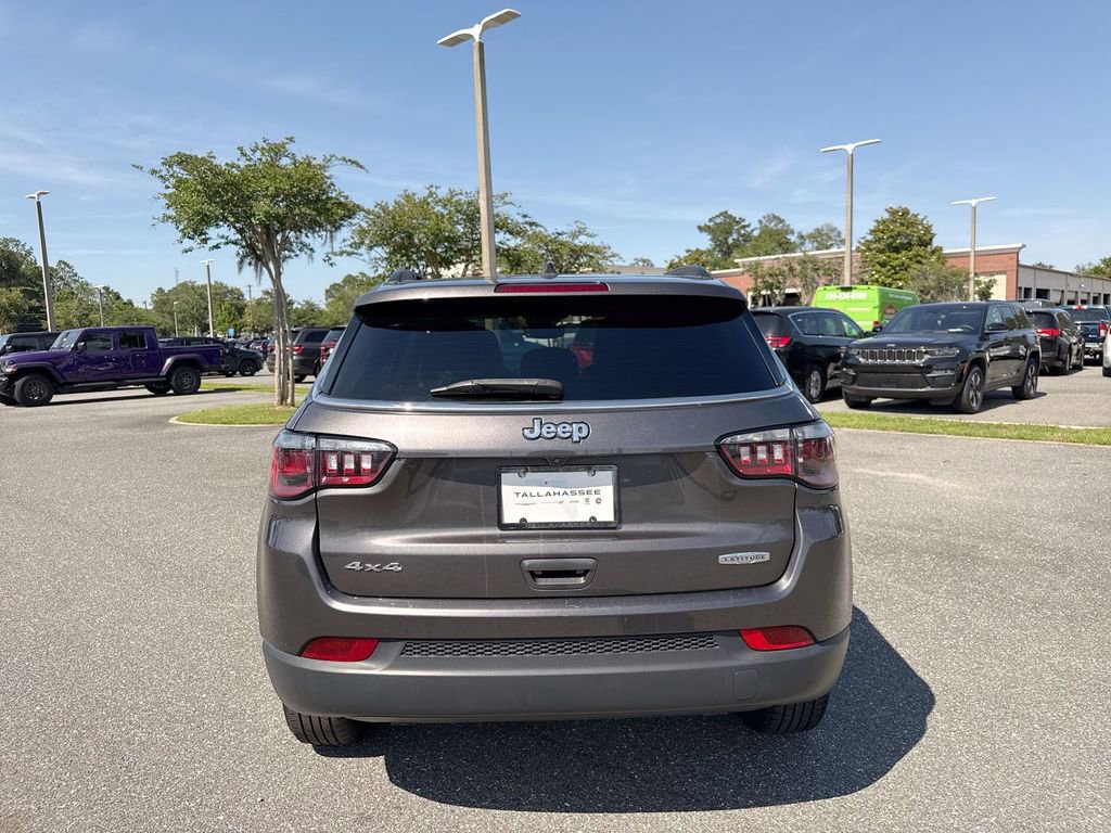 Used 2024 Jeep Compass Latitude AWD/4WD image 4