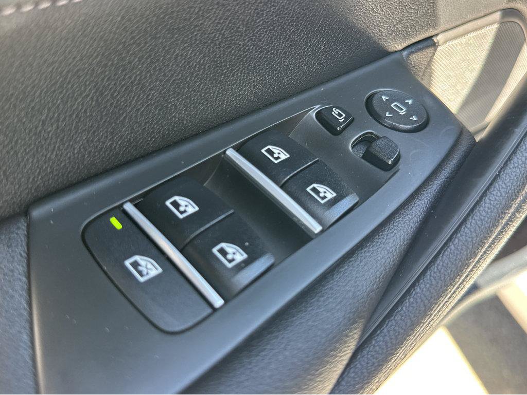 Used 2023 BMW 530e RWD image 34