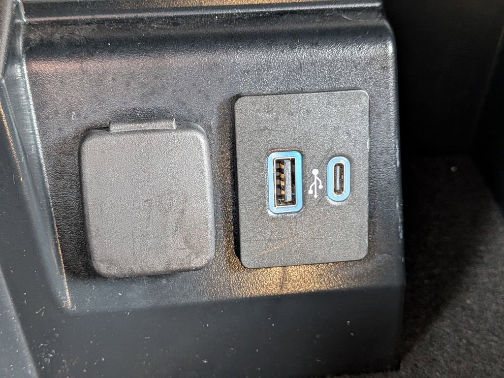 Certified 2022 Ford Explorer XLT w/ Equipment Group 202A image 22