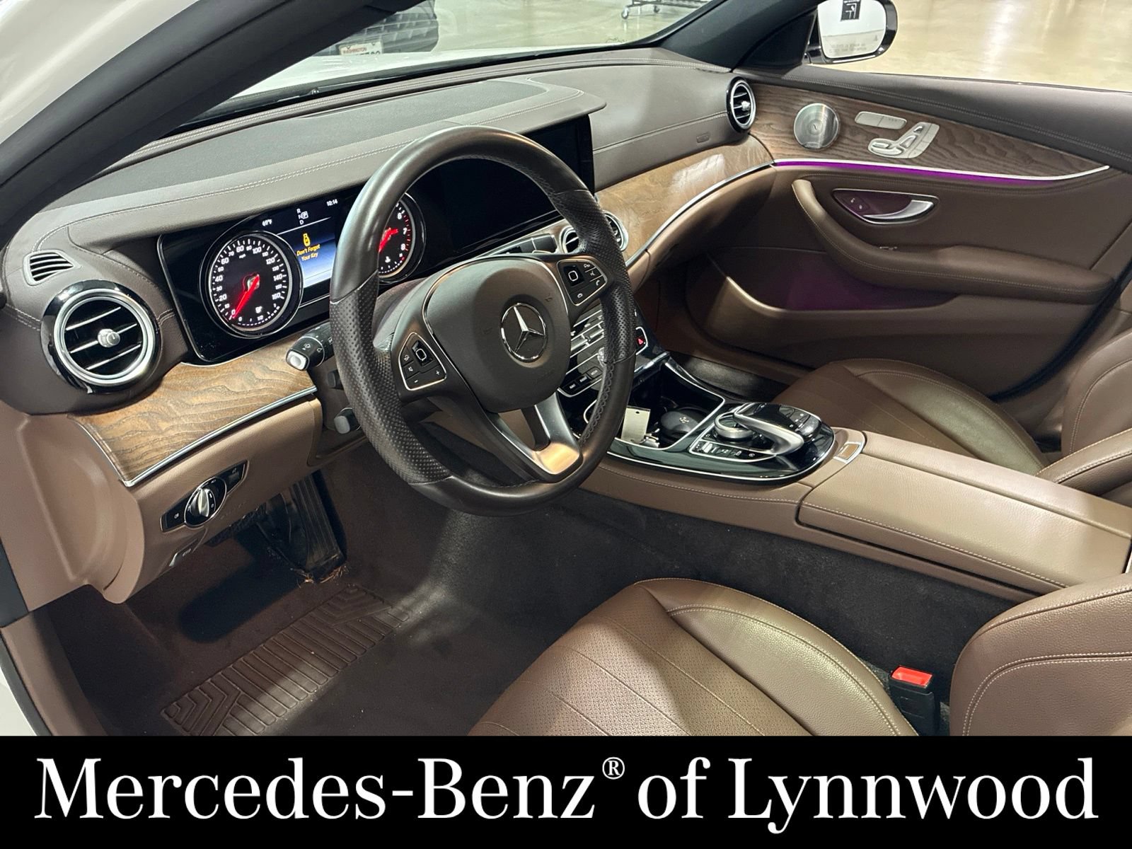 Used 2017 Mercedes-Benz E 300 4MATIC image 4