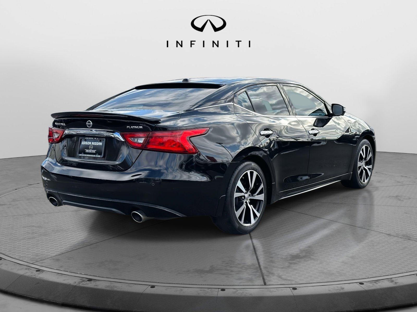 Used 2017 Nissan Maxima Platinum image 4