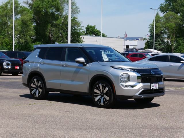 Used 2025 Mitsubishi Outlander SE AWD/4WD image 1