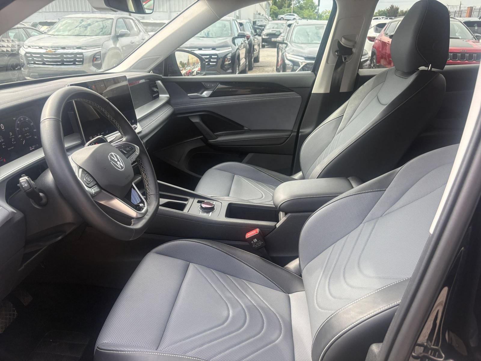 Used 2026 Volkswagen Tiguan SE AWD/4WD image 22
