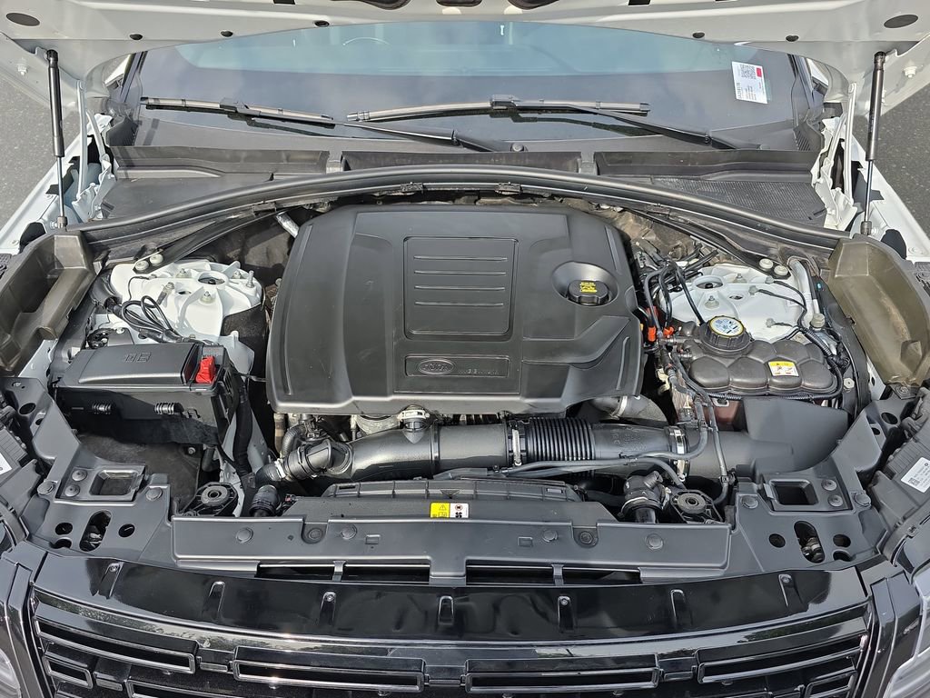 Certified 2025 Land Rover Range Rover Velar Dynamic SE AWD/4WD image 32