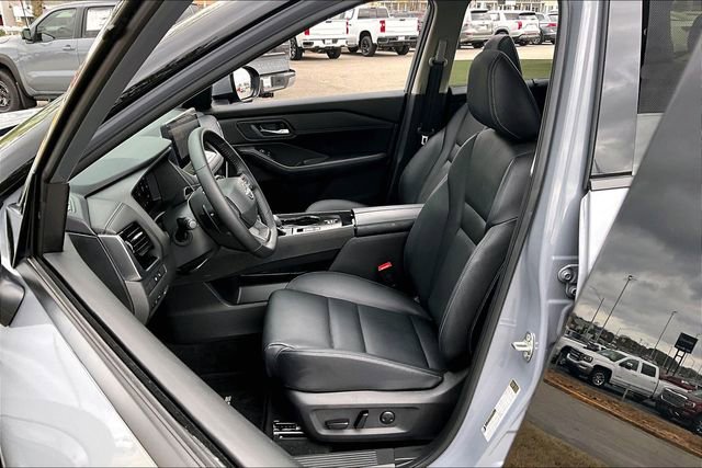 Certified 2025 Nissan Rogue SL w/ Tech Package image 18