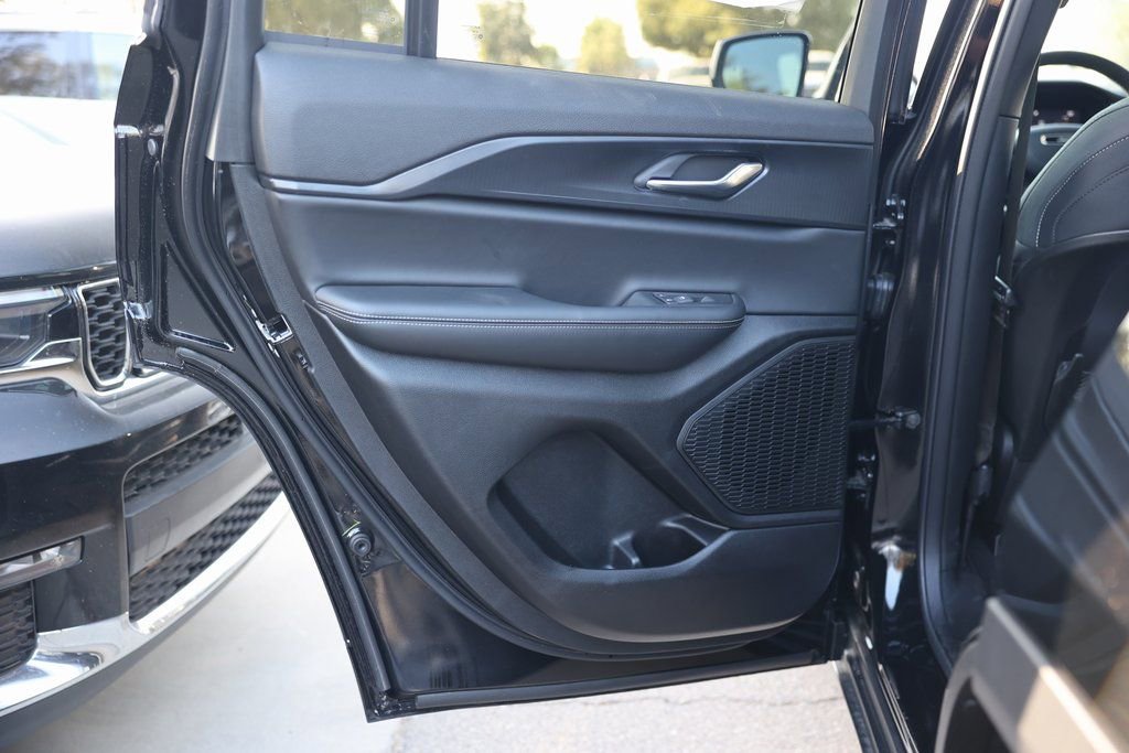 New 2025 Jeep Grand Cherokee Laredo X w/ Trailer Tow Package image 38