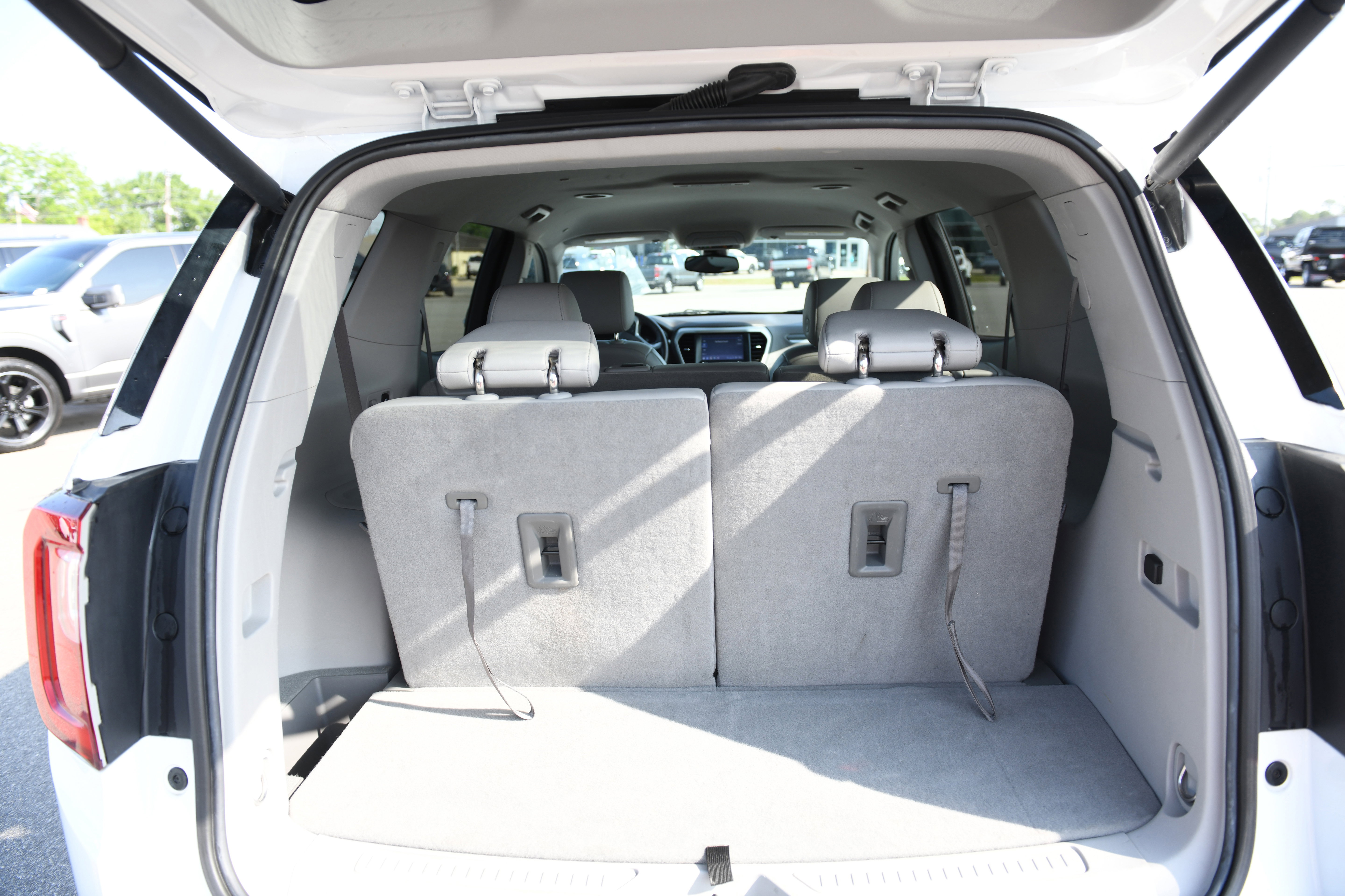 Used 2023 GMC Acadia SLT FWD image 10