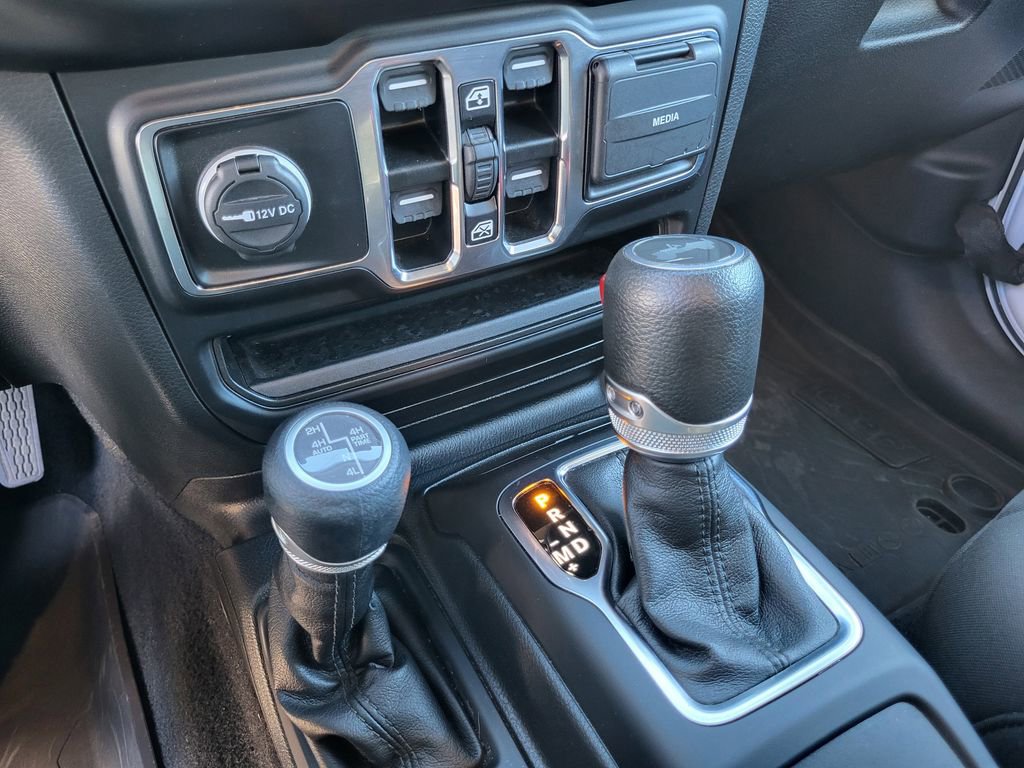 Used 2023 Jeep Wrangler Unlimited w/ Sun & Screen Package image 20