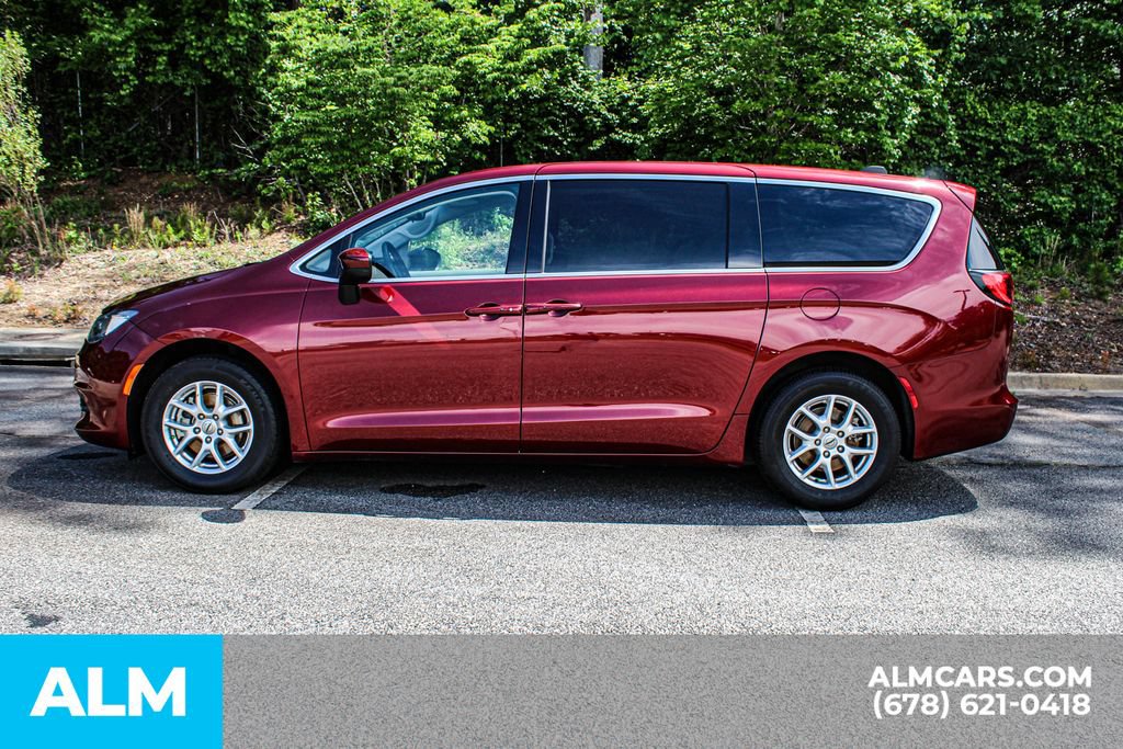 Used 2023 Chrysler Voyager LX FWD image 6