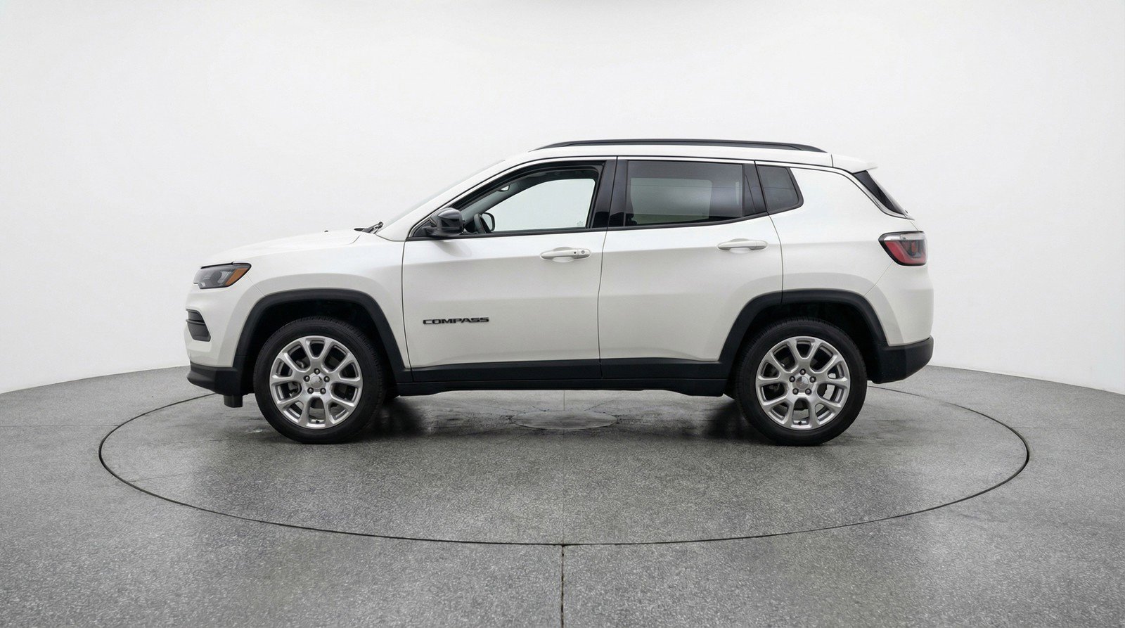 Used 2025 Jeep Compass Limited image 3