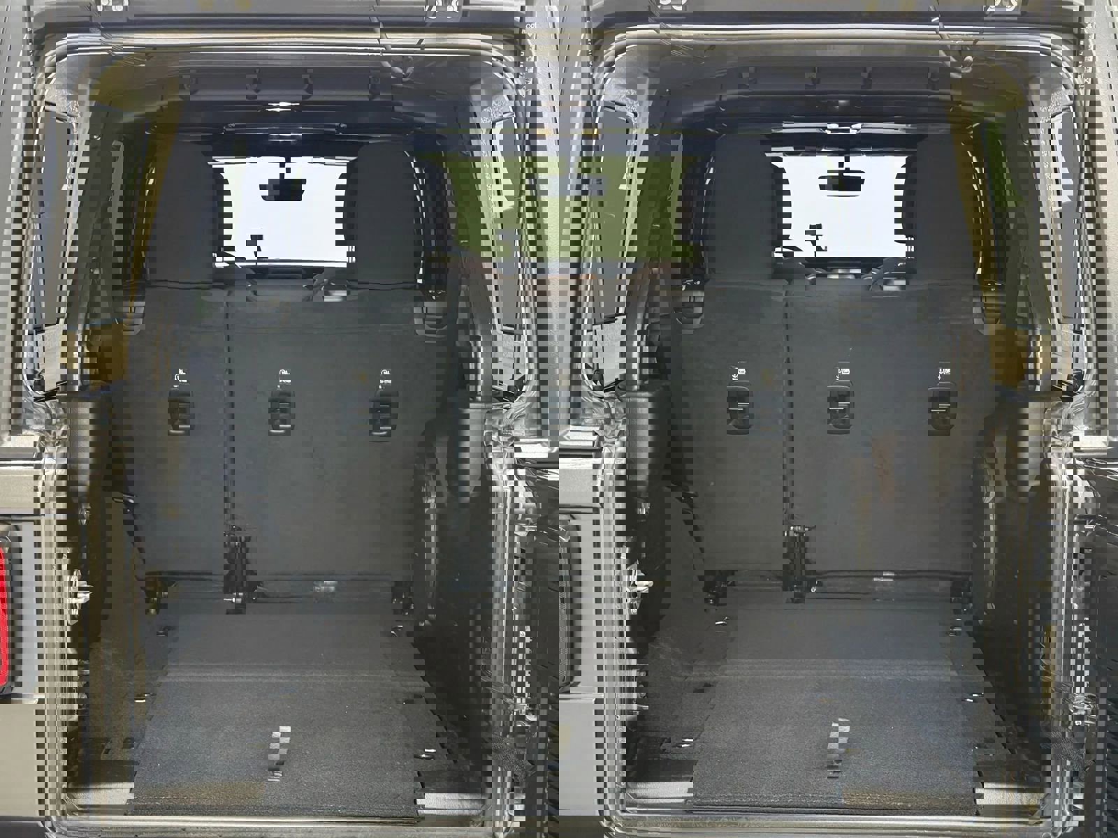 Used 2019 Jeep Wrangler Unlimited Sahara image 40