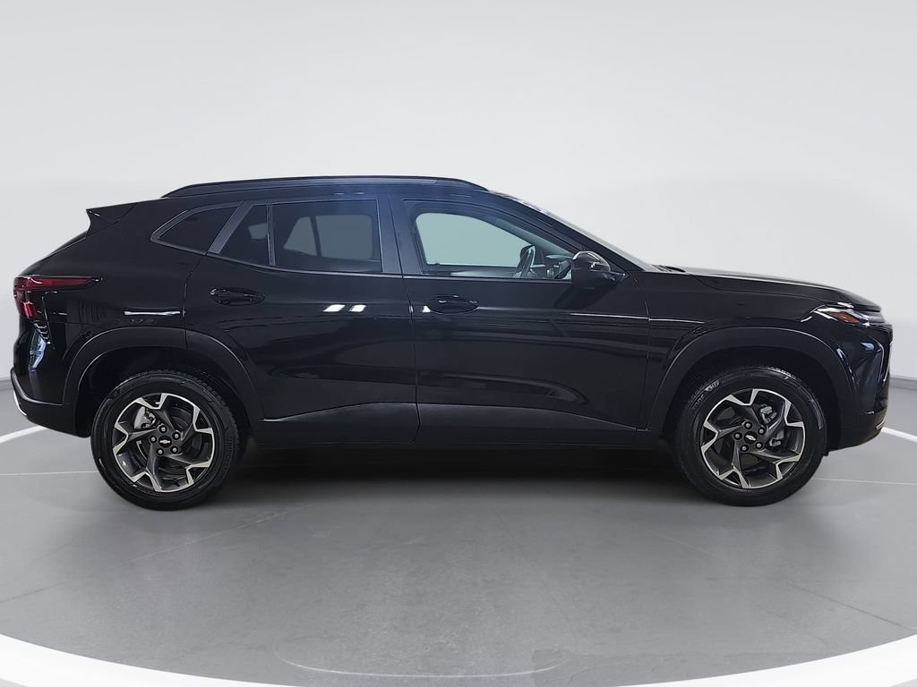 Certified 2024 Chevrolet Trax LT w/ Driver Confidence Package FWD image 2