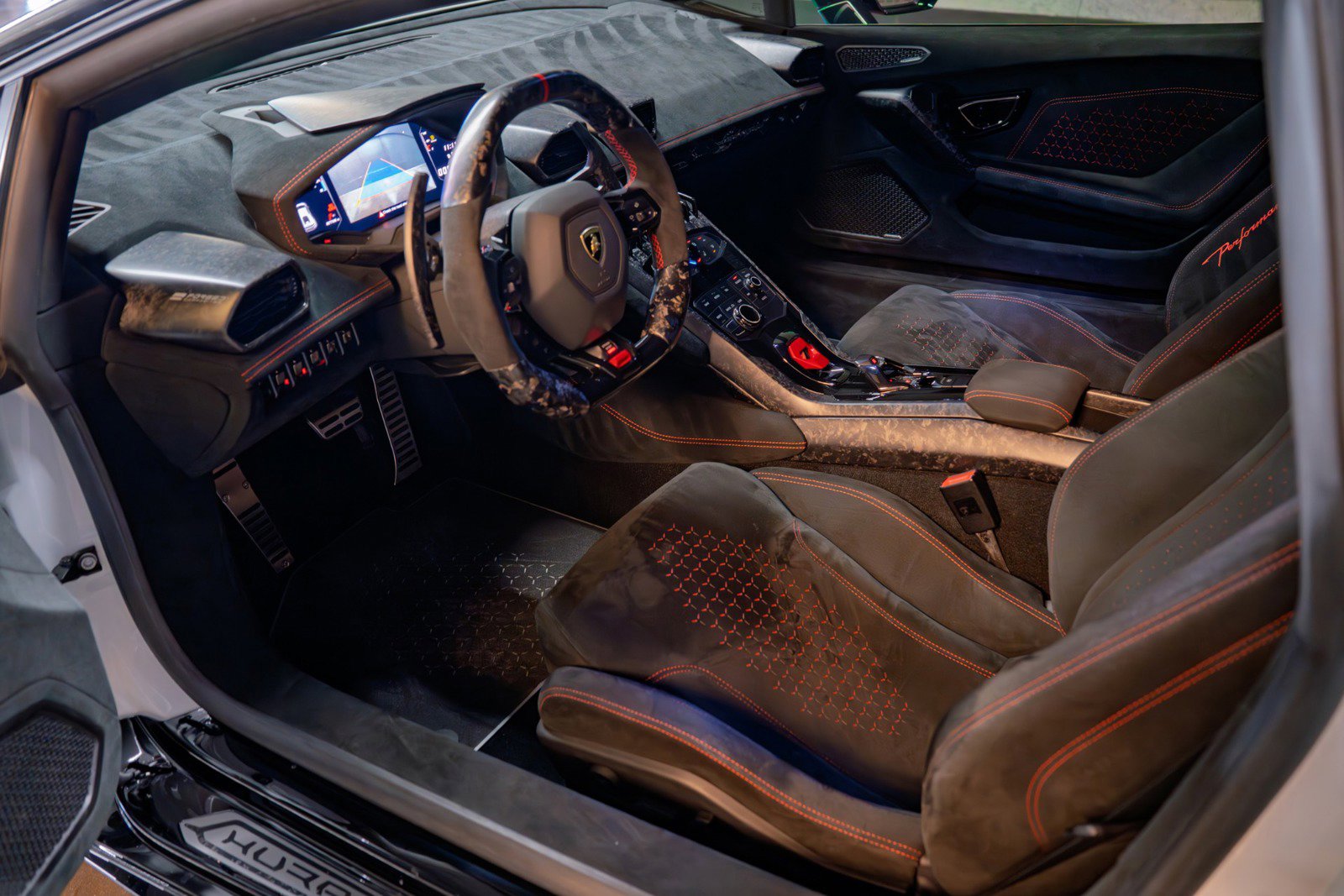 Used 2018 Lamborghini Huracan Performante image 8