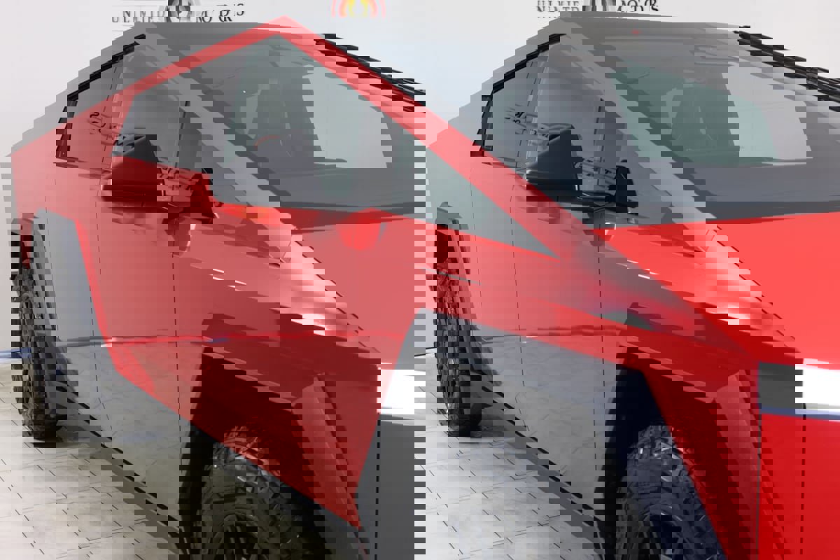 Used 2024 Tesla Cybertruck AWD Crew Cab image 38