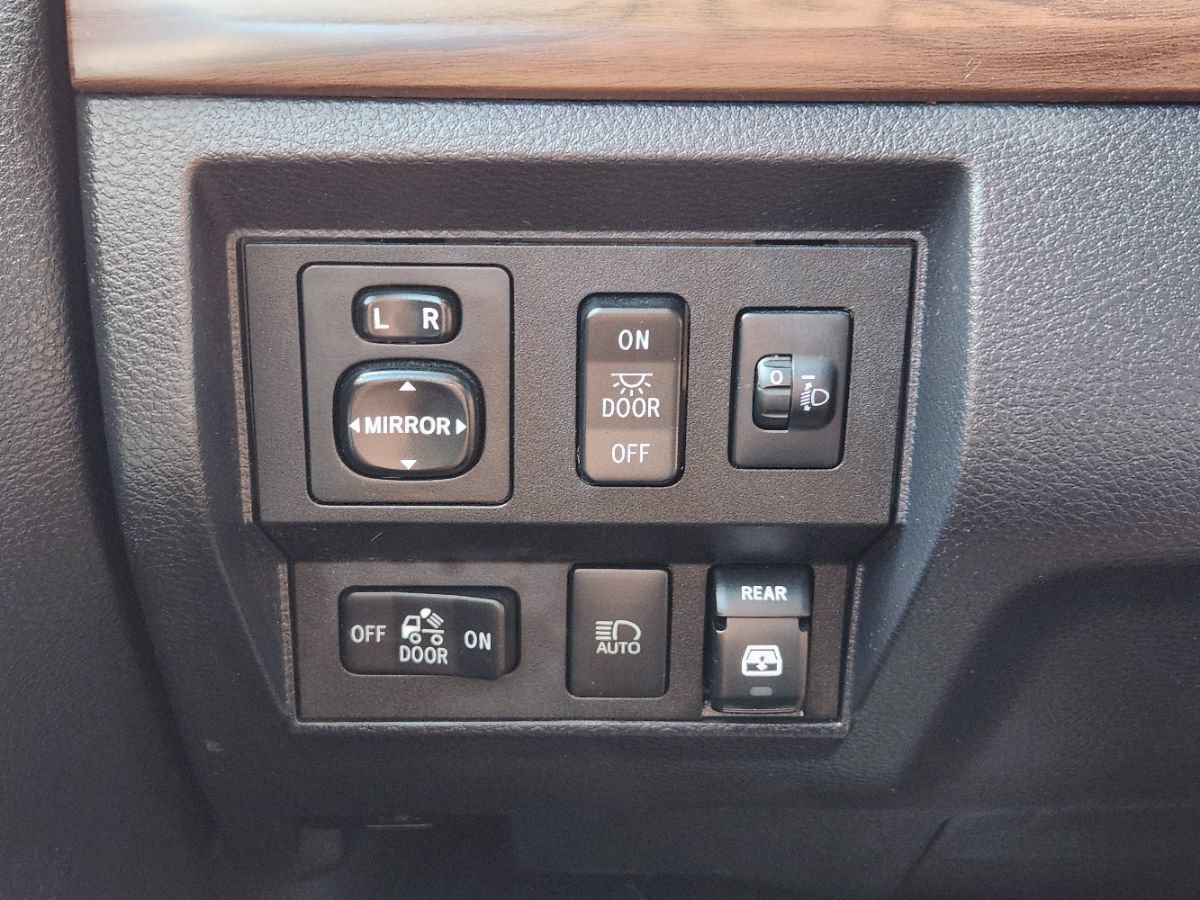 Used 2018 Toyota Tundra Limited AWD/4WD image 45