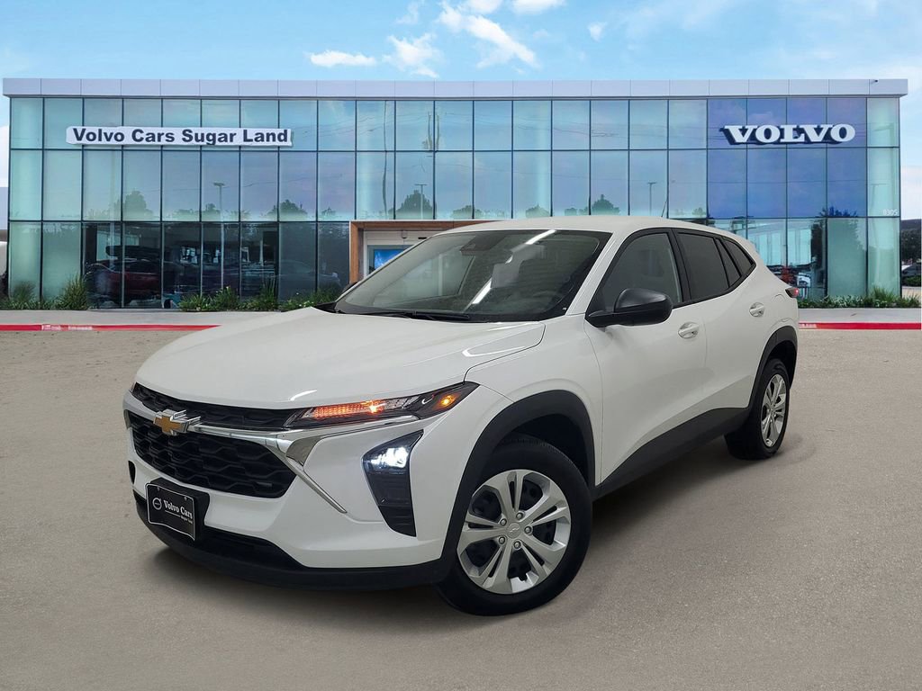 Used 2025 Chevrolet Trax LS w/ Driver Confidence Package image 1