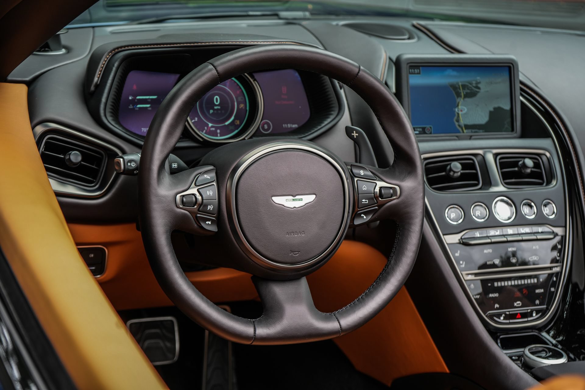 Used 2023 Aston Martin DB11 Volante RWD image 30