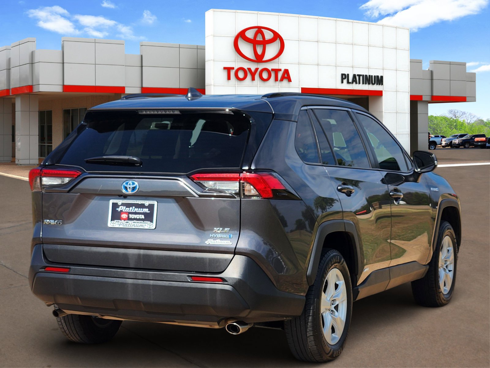 Used 2020 Toyota RAV4 XLE AWD/4WD image 4