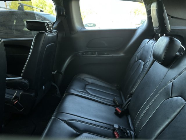 Used 2025 Chrysler Pacifica Select FWD image 13