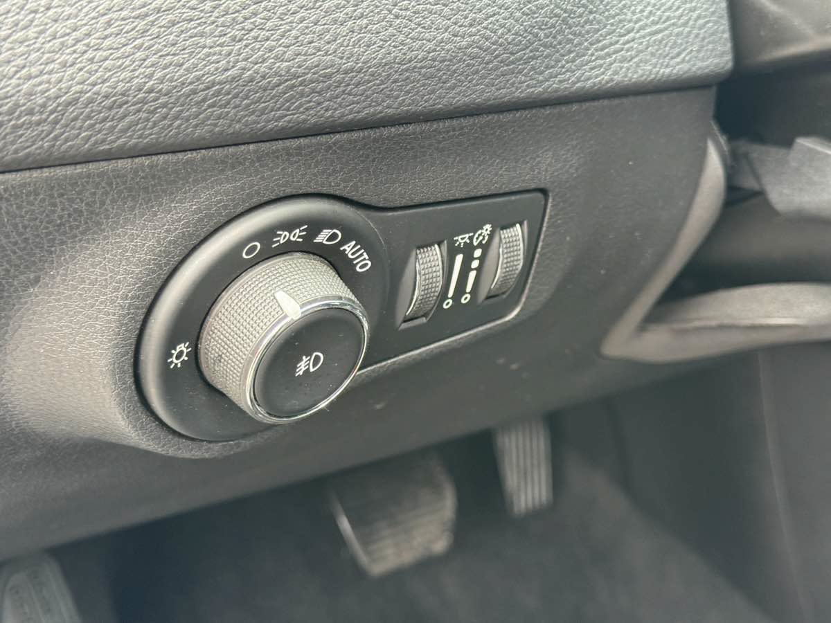 Used 2018 Jeep Compass Latitude w/ Popular Equipment Group AWD/4WD image 30