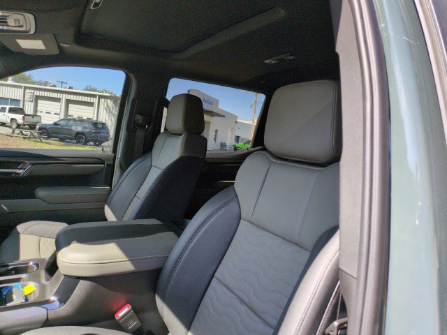 Used 2025 Chevrolet Silverado 1500 ZR2 w/ Technology Package image 18