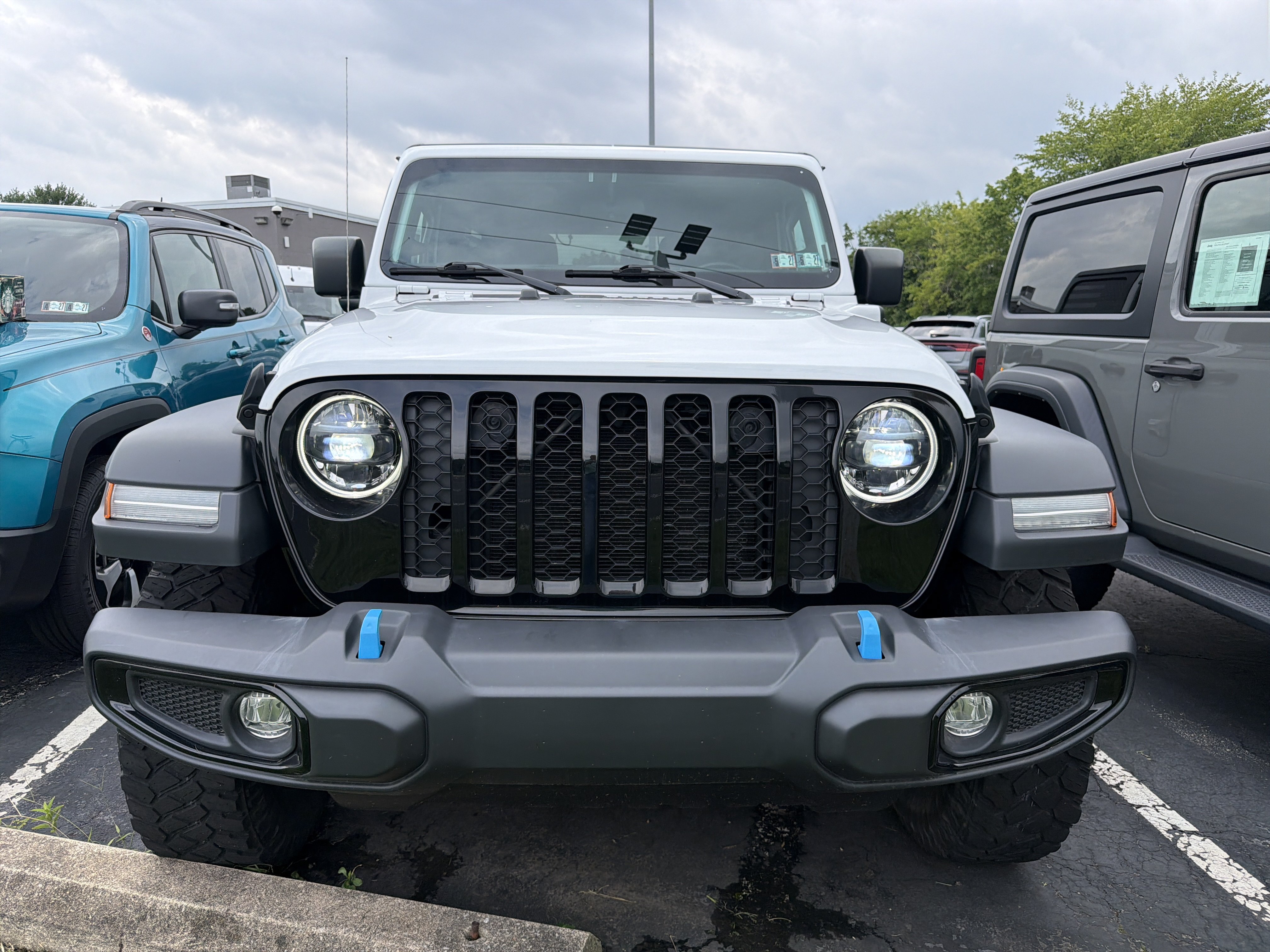 Used 2023 Jeep Wrangler Unlimited w/ Cold Weather Group AWD/4WD image 2