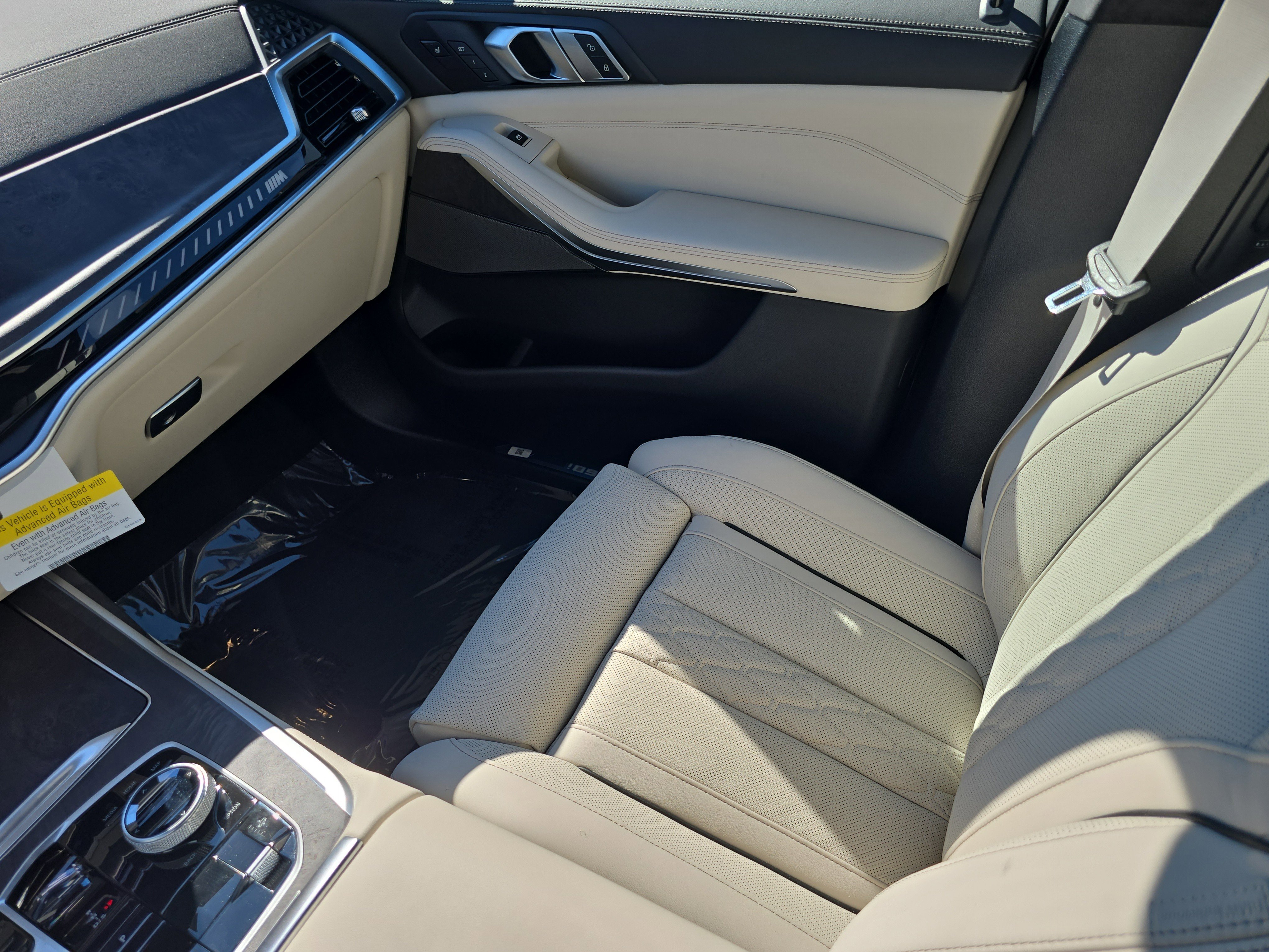 New 2026 BMW X7 M60i image 16