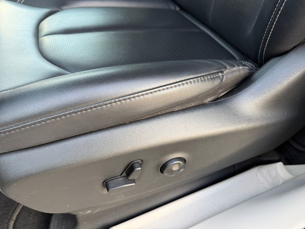 Used 2024 Chrysler Pacifica Touring-L image 13