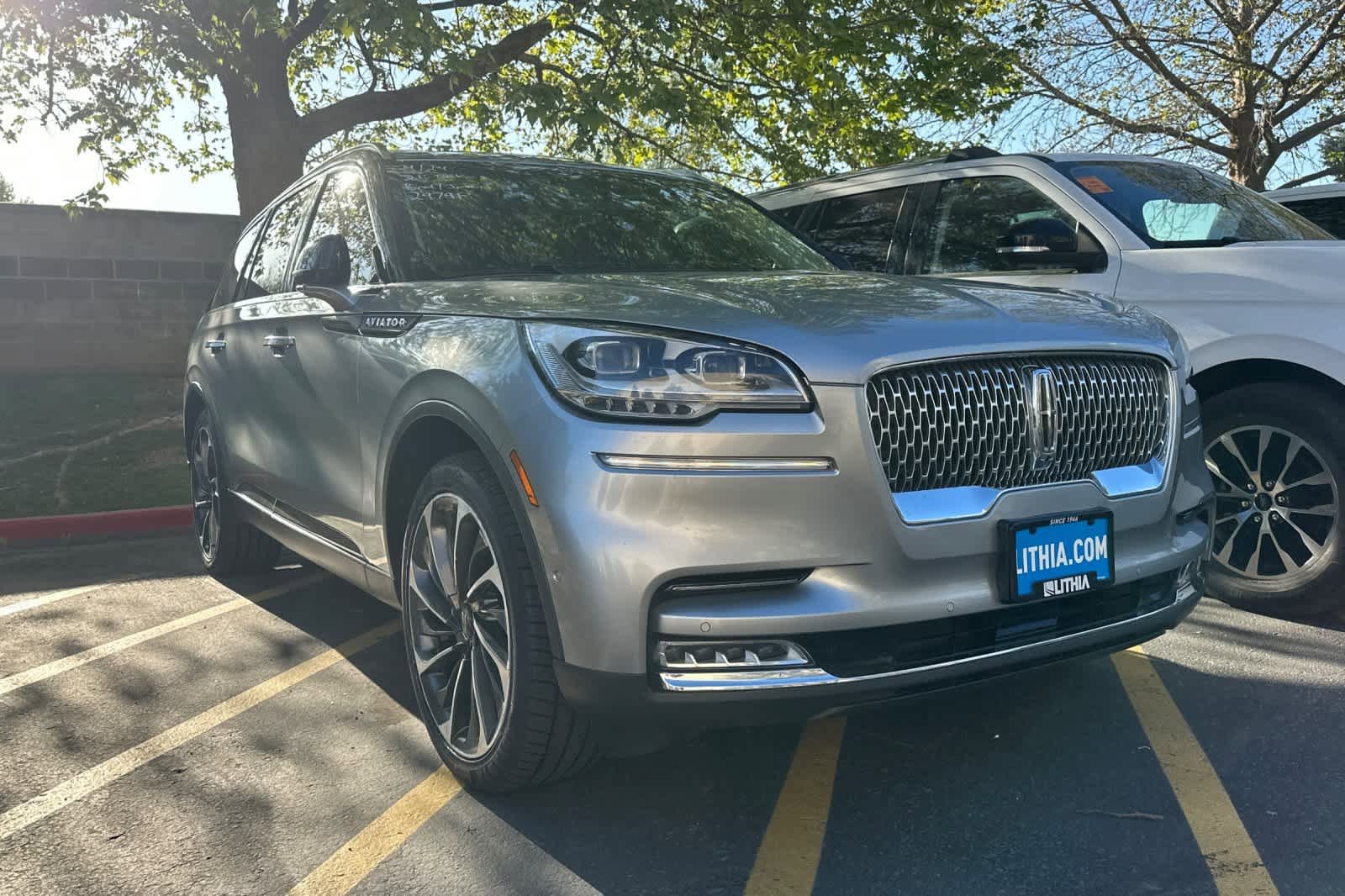 Used 2021 Lincoln Aviator Reserve w/ Equipment Group 202A AWD/4WD image 3