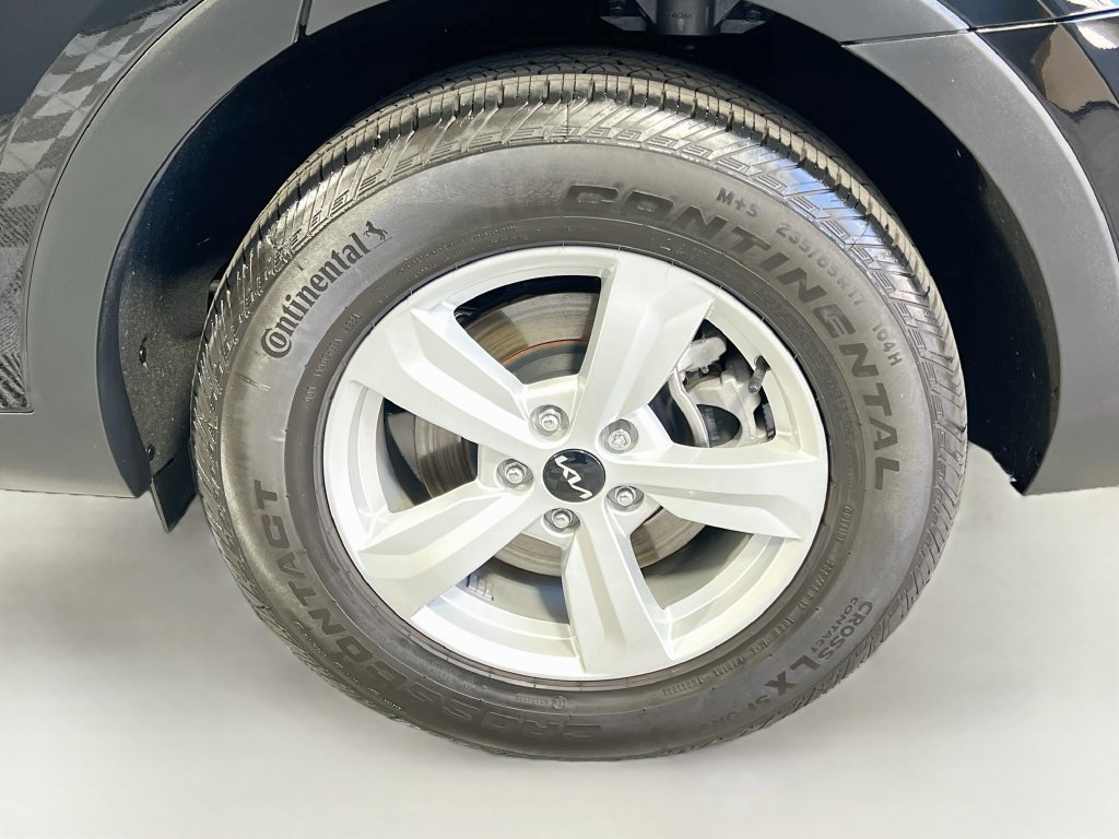 Certified 2025 Kia Sorento LX FWD image 30