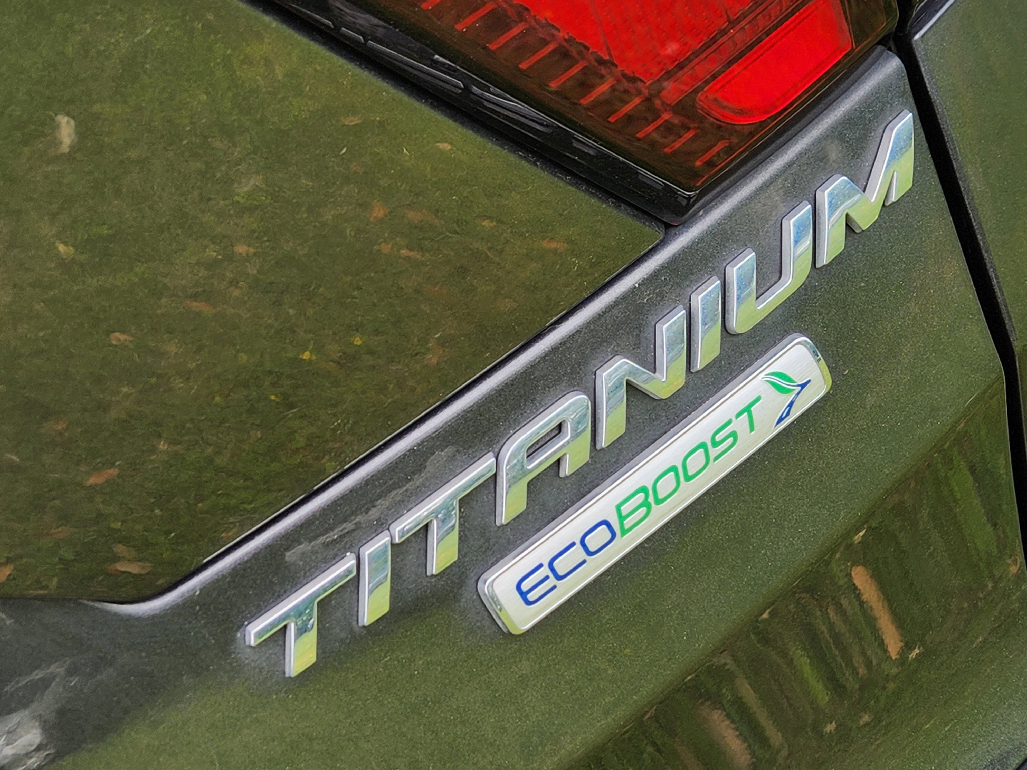 Used 2019 Ford Escape Titanium image 10