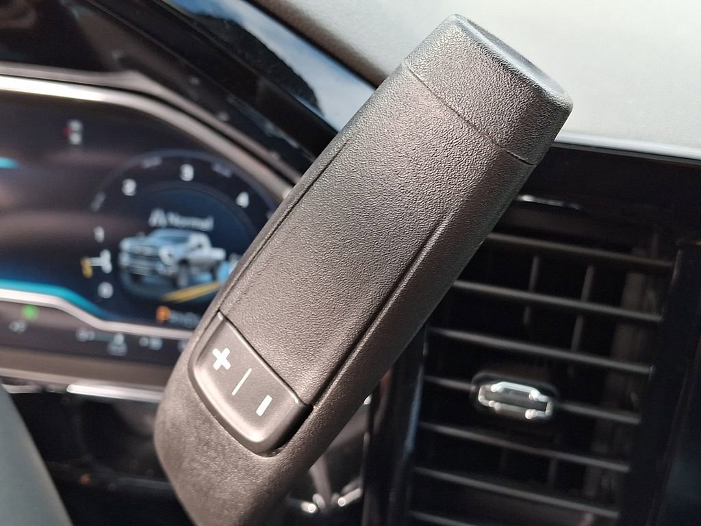 Used 2024 Chevrolet Silverado 2500 ZR2 w/ Technology Package image 13