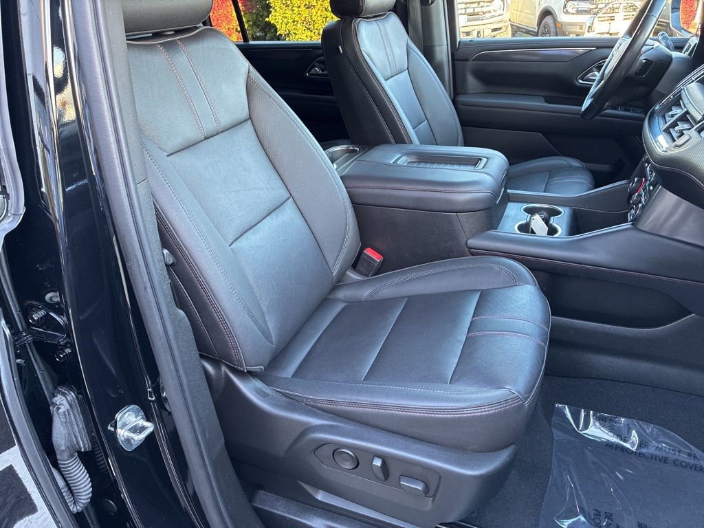 Used 2022 Chevrolet Suburban RST w/ Luxury Package image 18