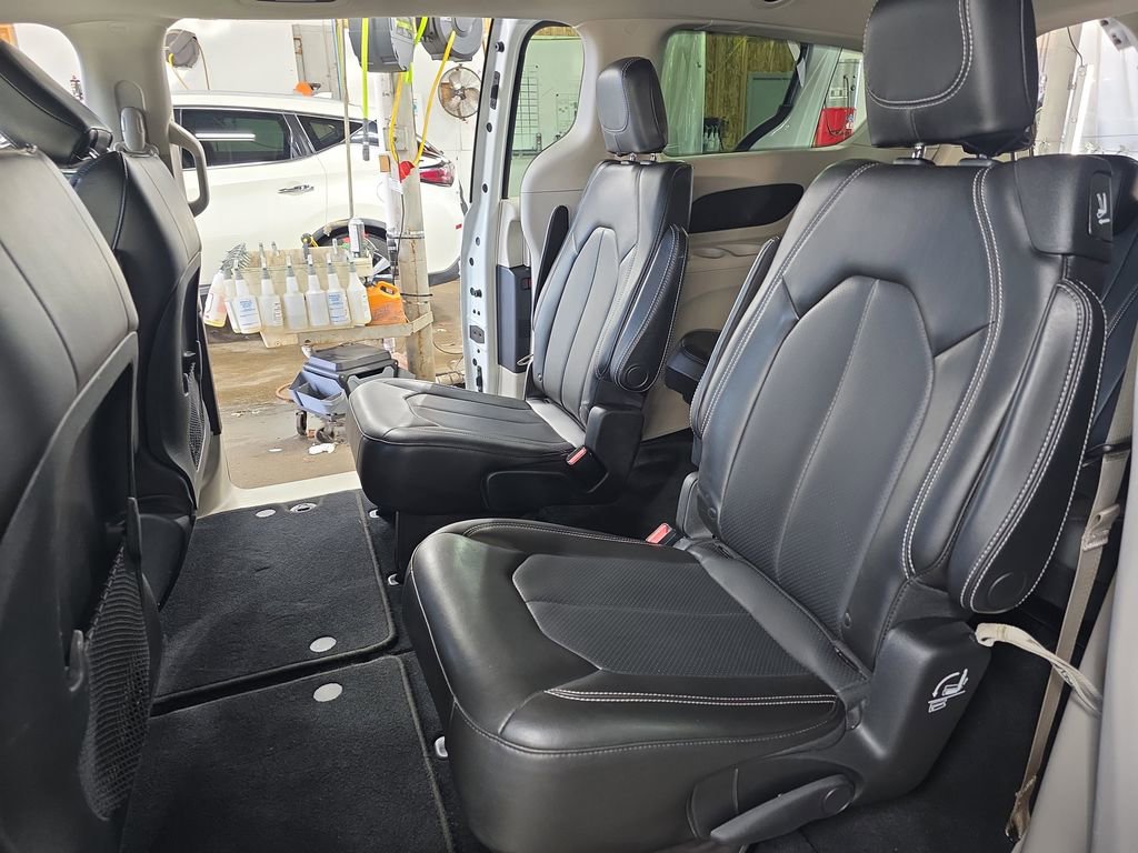 Used 2021 Chrysler Voyager Lxi image 14