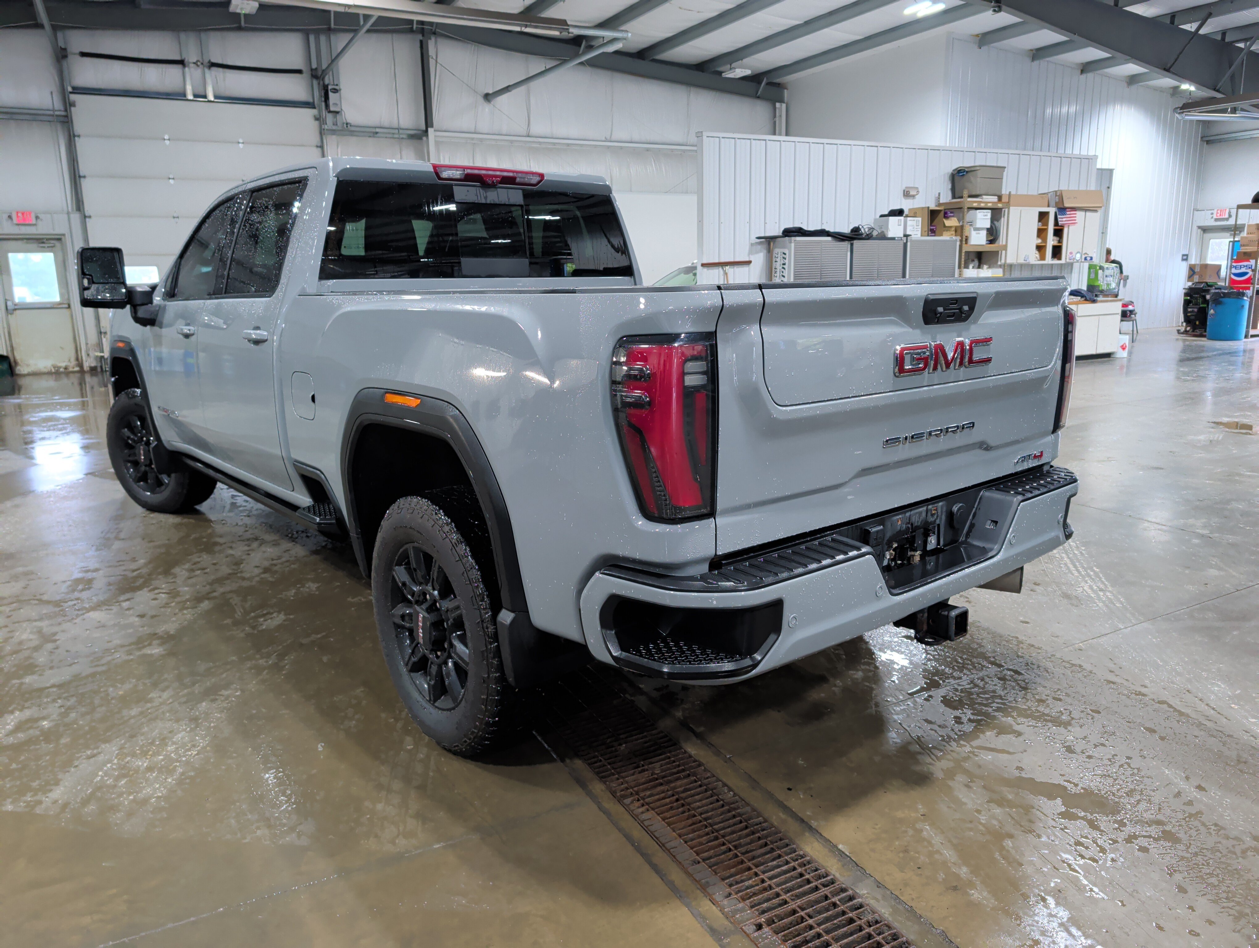 Used 2024 GMC Sierra 2500 AT4 w/ AT4 Premium Plus Package AWD/4WD image 4