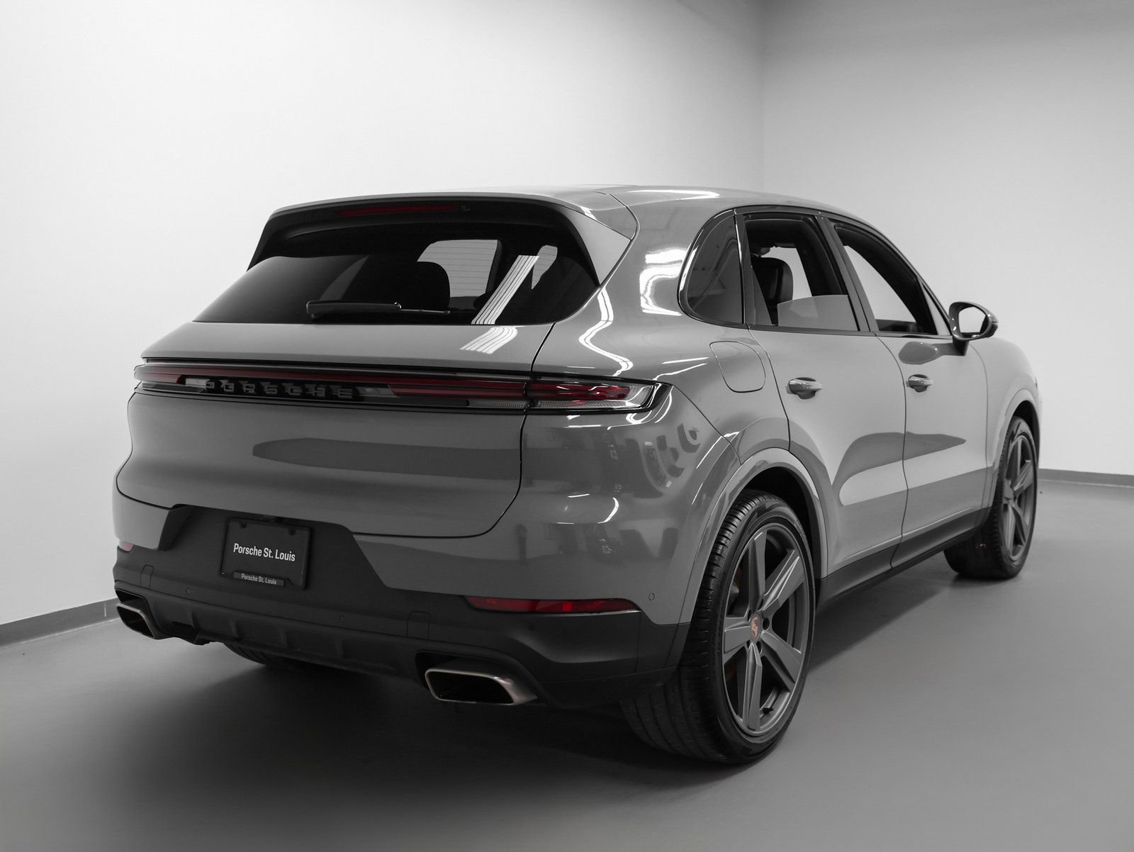 Certified 2025 Porsche Cayenne image 12