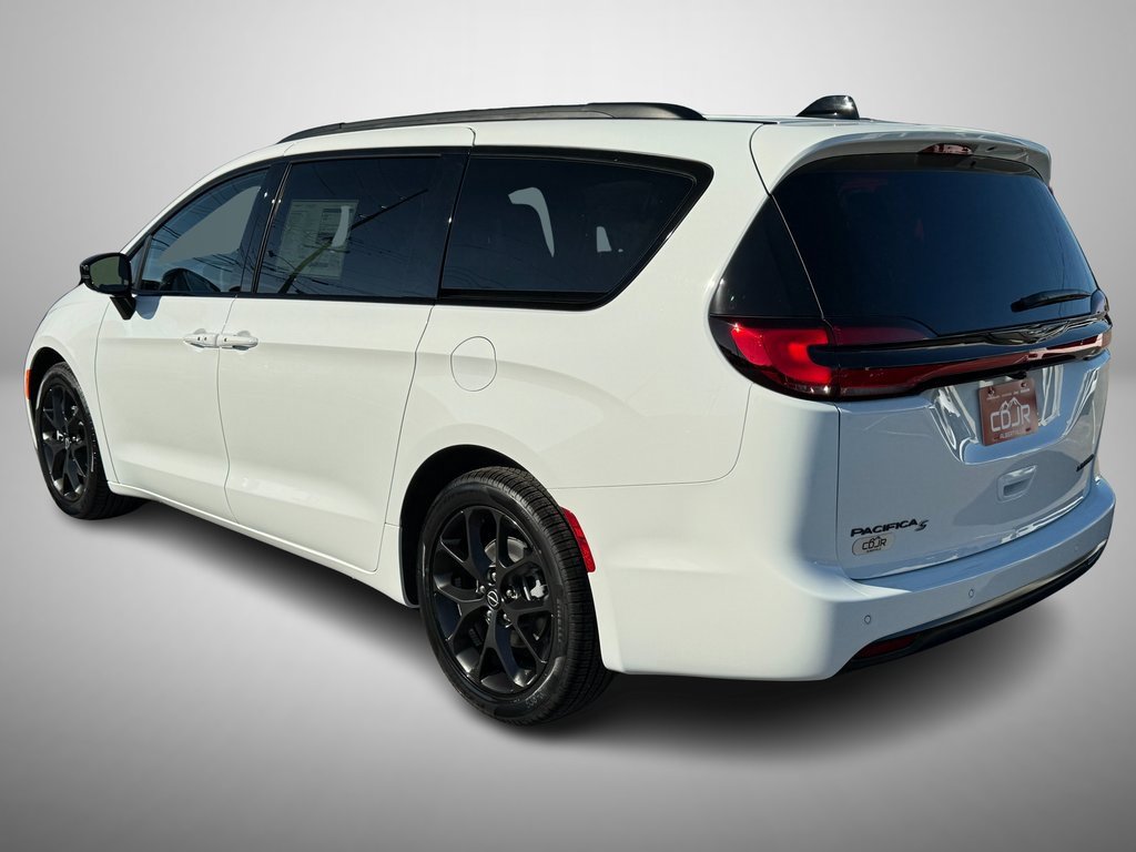 New 2026 Chrysler Pacifica Limited w/ S Appearance Package image 4