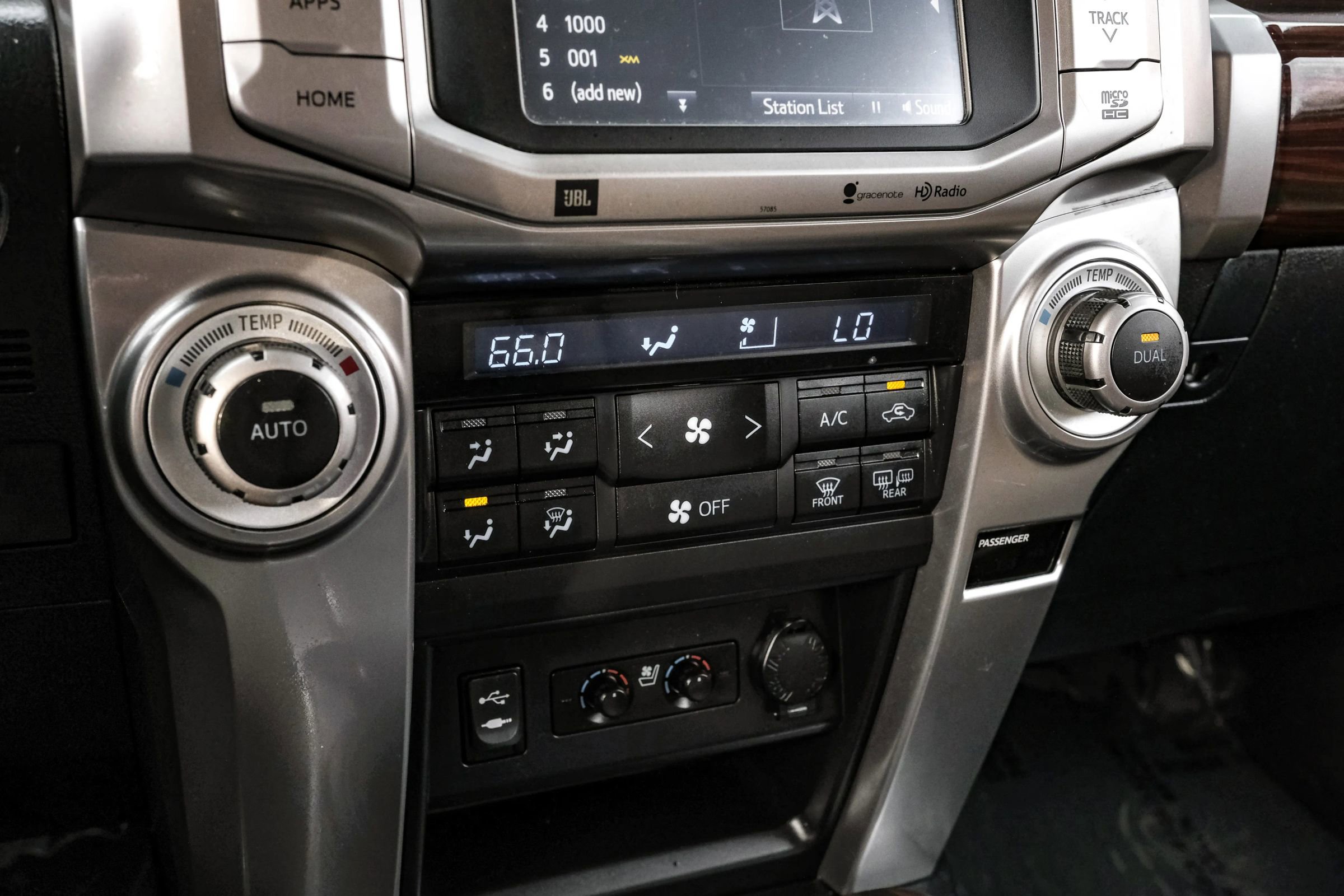 Used 2014 Toyota 4Runner Limited image 25