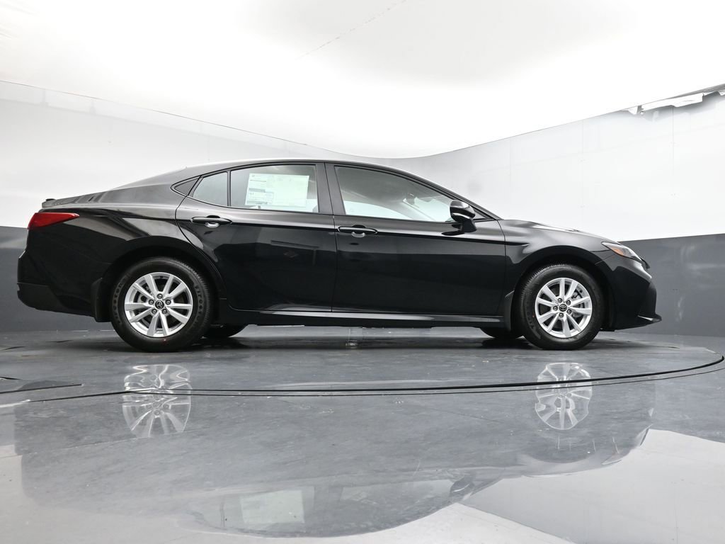 Used 2025 Toyota Camry LE image 35