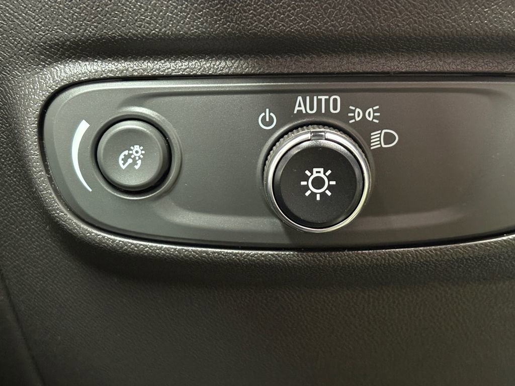 Used 2023 Chevrolet Equinox LS image 4